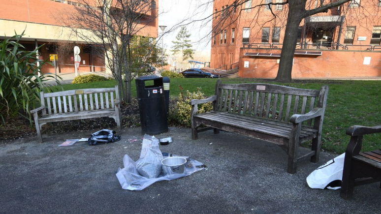 Farooq foi preso no lado de fora do hospital, com uma bomba caseira em uma panela de press&atilde;o