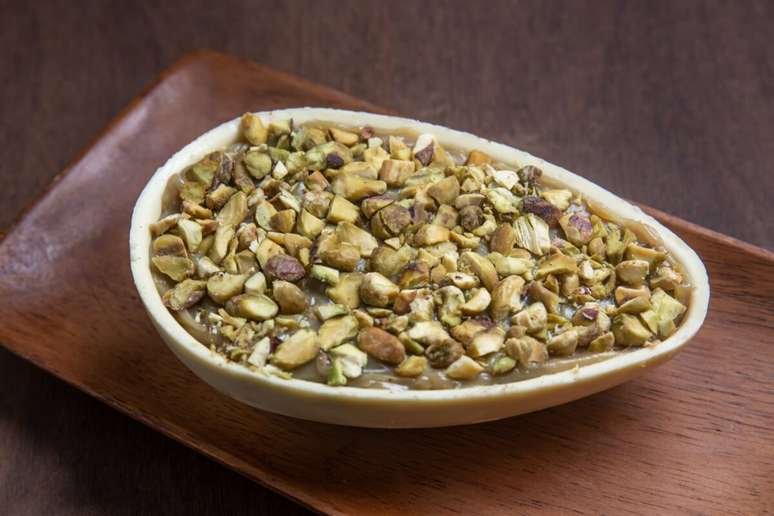 Ovo de P&aacute;scoa de colher de pistache 