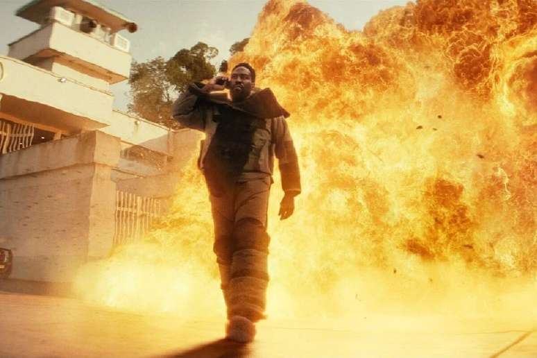 Na s&eacute;rie &ldquo;Homem em Chamas&rdquo;, um ex-mercen&aacute;rio embarca em uma jornada de vingan&ccedil;a enquanto tenta proteger quem ainda lhe resta 