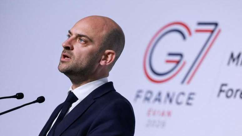 O ministro das Rela&ccedil;&otilde;es Exteriores da Fran&ccedil;a, Jean-No&euml;l Barrot, disse que 'nada justifica' ataques a civis, que precisam ser 'claramente protegidos'