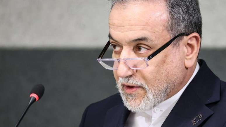 O ministro das Rela&ccedil;&otilde;es Exteriores do Ir&atilde;, Abbas Araghchi, chamou o ataque &agrave; escola de 'crime de guerra'