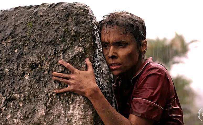 Nina se salva de cova 