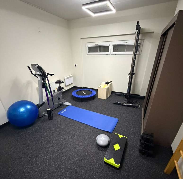 Ex-S&atilde;o Paulo, Henrique come&ccedil;ou a montar academia em casa para prepara&ccedil;&atilde;o f&iacute;sica