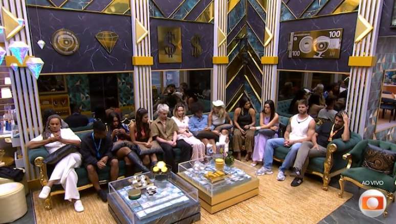 Participantes do BBB 26 durante a forma&ccedil;&atilde;o do Pared&atilde;o de hoje, s&aacute;bado, 22/03