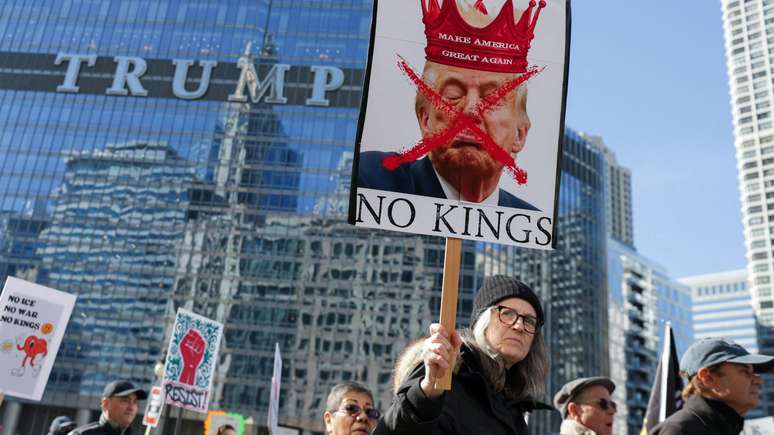 Manifestantes passaram em frente &agrave; Trump Tower em Chicago, Illinois