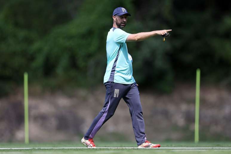T&eacute;cnico do sub-20 do Botafogo, Rodrigo Bell&atilde;o comanda a equipe contra o CAP &ndash;