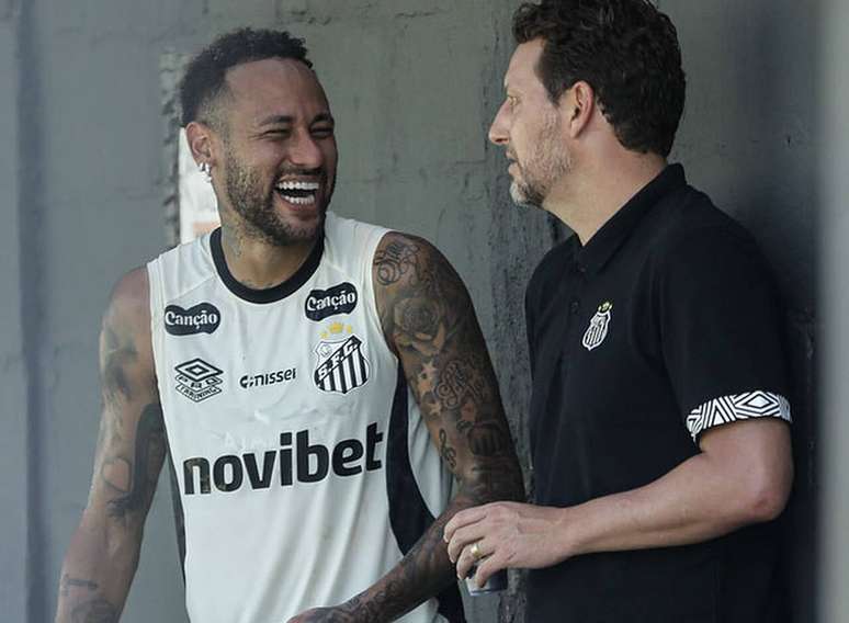 Craque enfrentou equipe comandada por Elano &ndash;