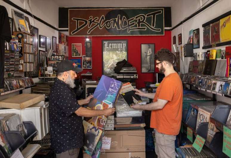 Eduardo Tavares e Pedro Magalia, na Disconcert Record Shop, em Perdizes