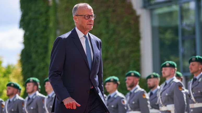 Friedrich Merz articulou medidas para aumentar os gastos militares