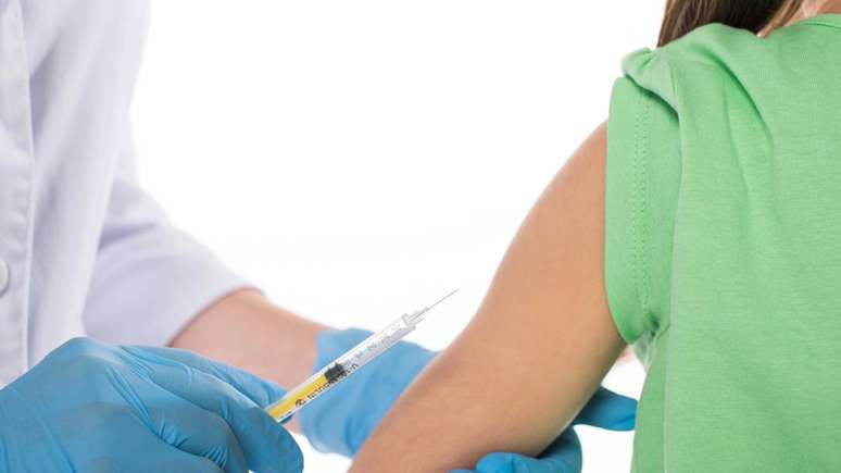 Em 2026, com vacinas amplamente dispon&iacute;veis na rede p&uacute;blica e privada, o desafio central passa a ser a informa&ccedil;&atilde;o e a ades&atilde;o da popula&ccedil;&atilde;o &agrave;s estrat&eacute;gias de preven&ccedil;&atilde;o &ndash; depositphotos.com / IgorVetushko