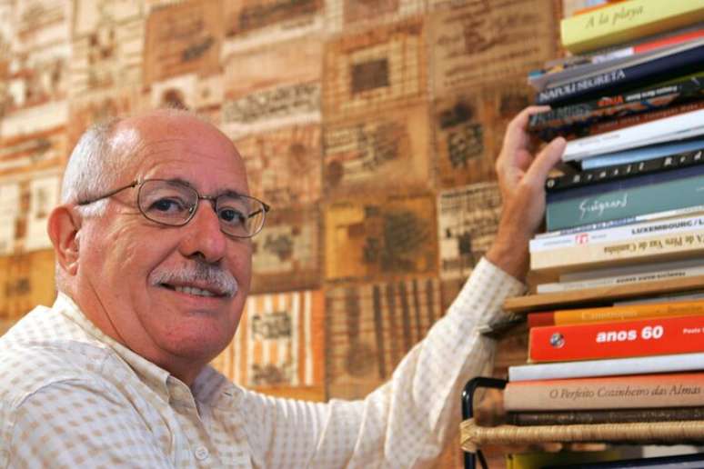 2026 புத்தகக் கண்காட்சியில் ப்ராசா சார்லஸ் மில்லரில் சில்வியானோ சாண்டியாகோ பங்கேற்கிறார்