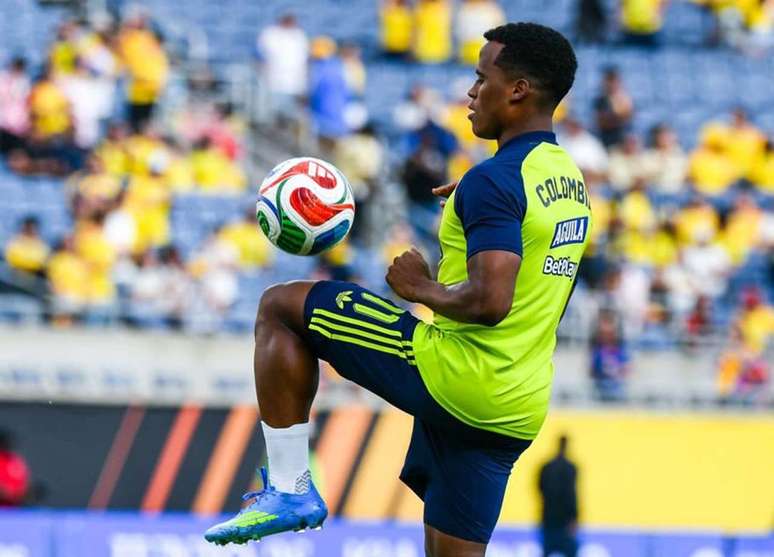 Jhon Arias durante aquecimento da sele&ccedil;&atilde;o colombiana &ndash;