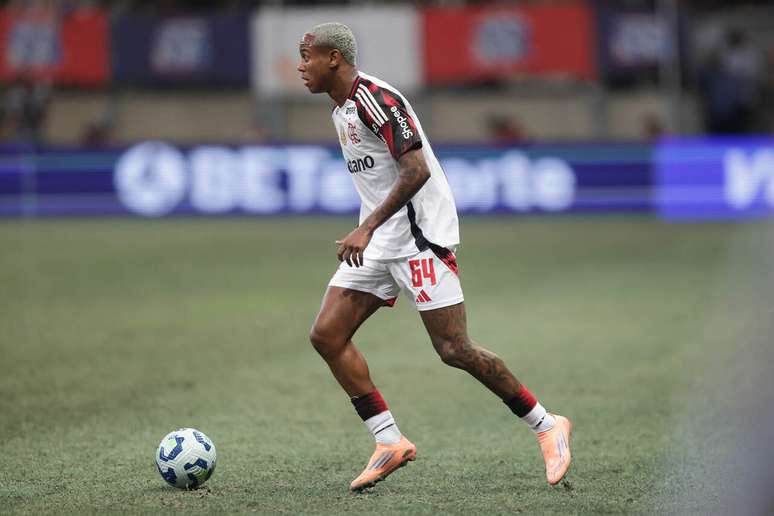 Flamengo aposta suas fichas no potencial de Wallace Yan &ndash;