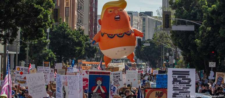 அமெரிக்கா முழுவதும் அணிவகுப்புகள் 8 மில்லியன் ஈர்த்ததாக ஏற்பாட்டாளர்கள் கூறுகின்றனர்