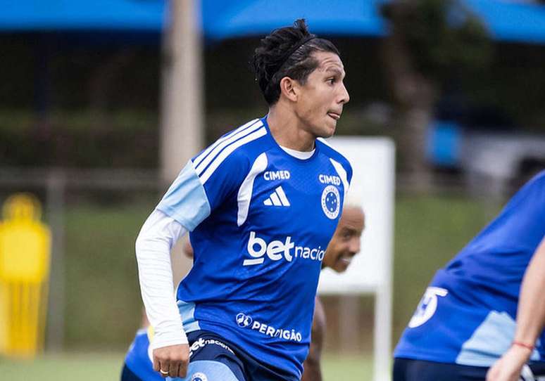 Lucas Romero treina neste domingo (29/3) e deve voltar ao time do Cruzeiro &ndash;