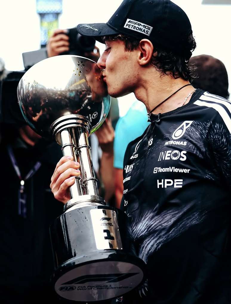 Antonelli ap&oacute;s vencer o GP do Jap&atilde;o &ndash;