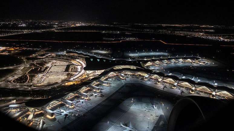 O Aeroporto Internacional Zayed, tamb&eacute;m conhecido como Aeroporto Internacional de Abu Dhabi, &eacute; um dos mais movimentados da regi&atilde;o