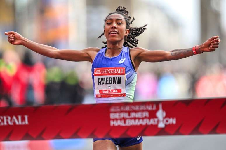 లికినా అమెబావ్ 1:05:07తో ఛాంపియన్, రేసులో మూడవ అత్యుత్తమ సమయం (ఫోటో: SCC ఈవెంట్స్ / పెట్కో బీయర్)