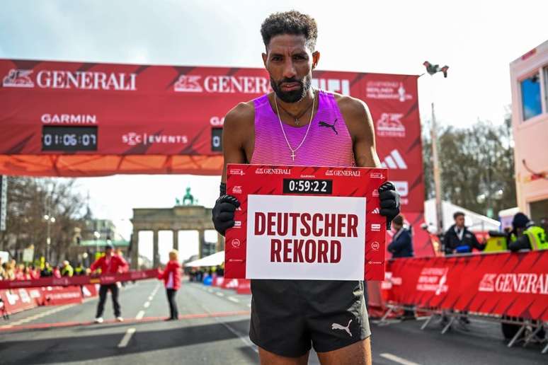 అమరల్ పెట్రోస్ 59:22 (ఫోటో: SCC ఈవెంట్స్ / పెట్కో బీయర్) 21 కి.మీ.లో జర్మన్ రికార్డును మరోసారి బద్దలు కొట్టాడు.