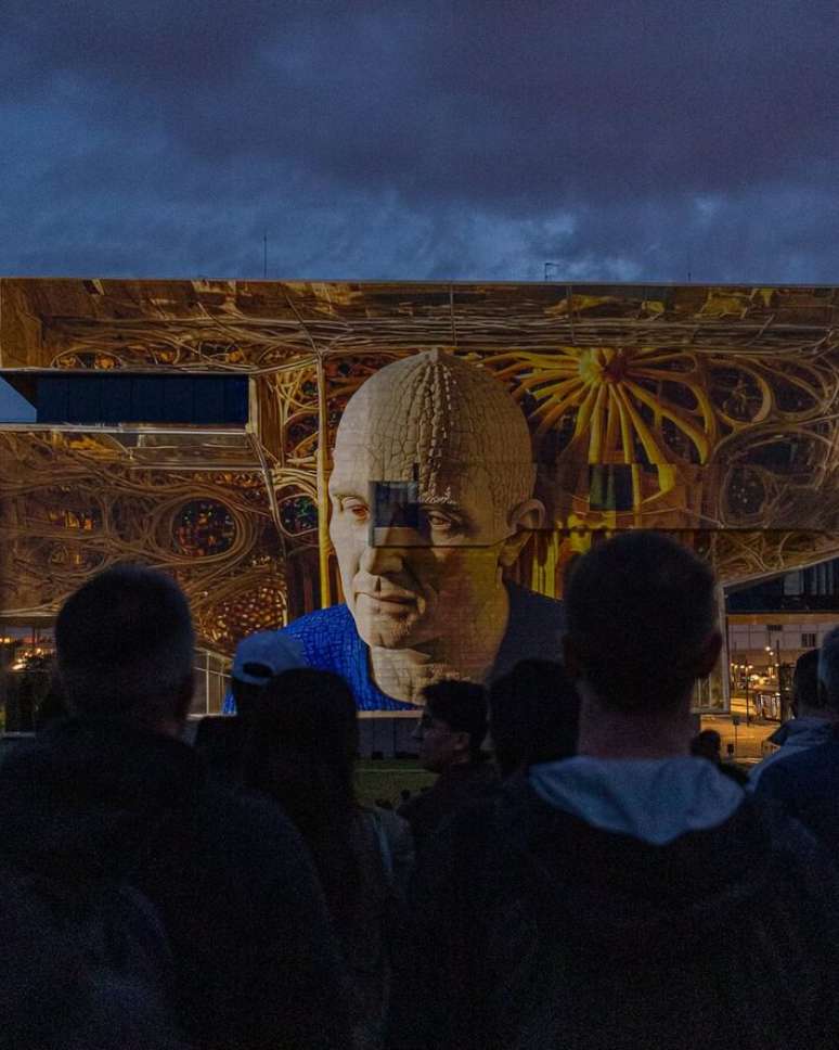 Uma sele&ccedil;&atilde;o de obras de arte digital animadas j&aacute; foi projetada ao redor do mundo pela Ouchhh