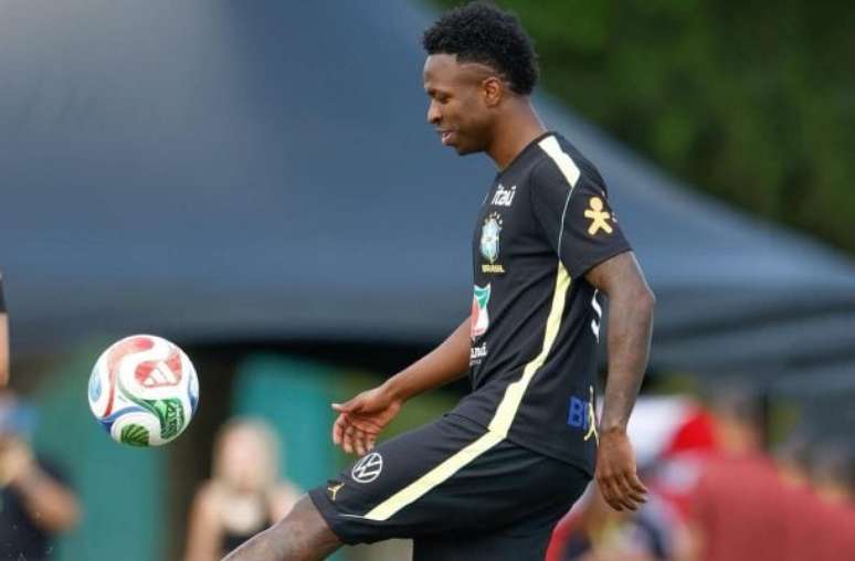 Rafael Ribeiro/CBF - தலைப்பு: பிரான்சுடனான நட்புறவுக்குப் பிறகு, வினி இந்த ஞாயிற்றுக்கிழமை (29) Seleção பயிற்சிக்குத் திரும்பினார்