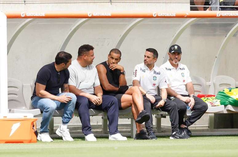 Rivaldo tamb&eacute;m acompanhou treino da Sele&ccedil;&atilde;o Brasileira &ndash;