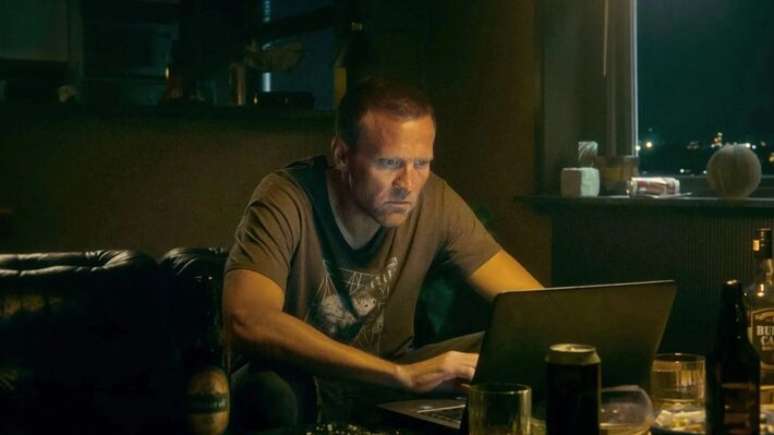 S&eacute;rie adapta Jo Nesb&oslash; com investiga&ccedil;&atilde;o intensa, corrup&ccedil;&atilde;o interna e um protagonista marcado por traumas