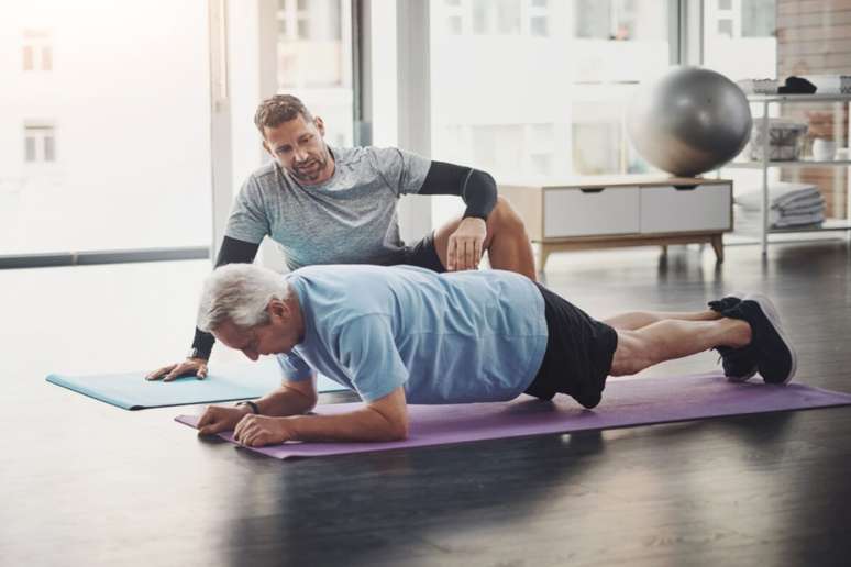 A prancha estimula o corpo a liberar horm&ocirc;nios que promovem a sensa&ccedil;&atilde;o de bem-estar 