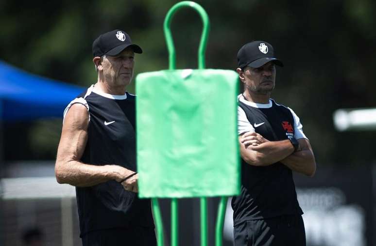 Renato ainda n&atilde;o perdeu no comando do Vasco &ndash;