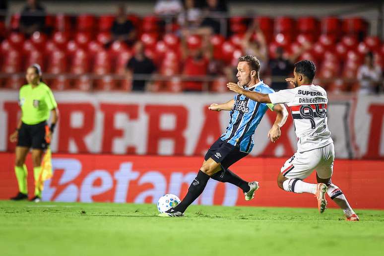 Arthur em a&ccedil;&atilde;o contra o S&atilde;o Paulo, no Morumbis &ndash;