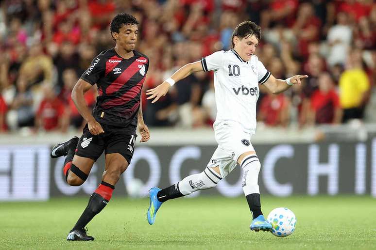 அத்லெடிகோ போடாஃபோகோவை வீழ்த்தி பிரேசிலிரோவின் புதிய துணைத் தலைவராக ஆனார் -