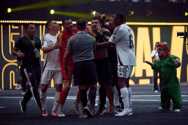 Luqueta foi expulso ap&oacute;s bater p&ecirc;nalti do presidente &ndash;