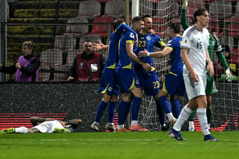 ZENICA, BOSNIA AND HERZEGOVINA &ndash; MARCH 31: Haris Tabakovic of Bosnia & Herzegovina celebrates with his teammates after scoring his team&rsquo;s equalizing goal during the FIFA World Cup 2026 European Qualifiers KO play-offs match between Bosnia & Herzegovina and Italy at Stadion Bilino Polje on March 31, 2026 in Zenica, Bosnia and Herzegovina. (Photo by Getty Images/Getty Images)