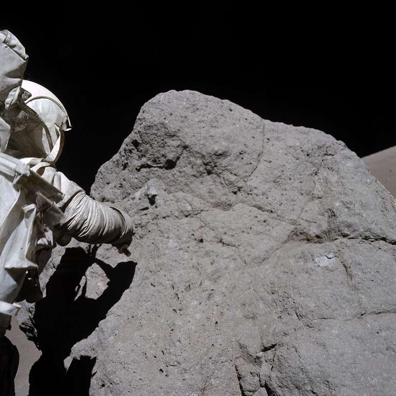 Os astronautas da miss&atilde;o Apollo recolheram amostras de rochas durante suas miss&otilde;es