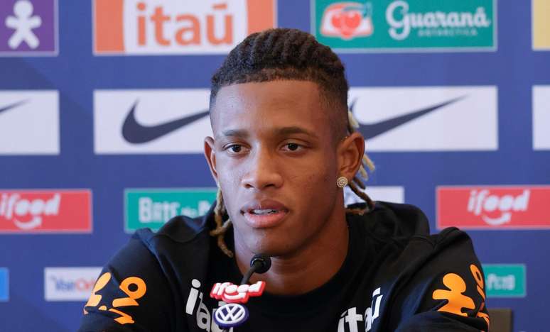 Danilo, do Botafogo, ser&aacute; titular da Sele&ccedil;&atilde;o em amistoso contra a Cro&aacute;cia. (Rafael Ribeiro / CBF)