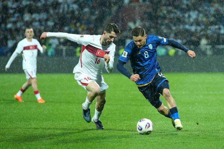 Mesmo fora de casa, Turquia elimina Kosovo e retorna ao Mundial &ndash;