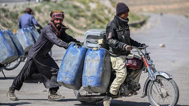O fechamento efetivo do Estreito de Ormuz pelo Ir&atilde; afetou o Paquist&atilde;o