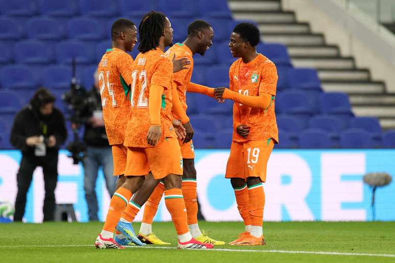 Nicolas P&eacute;p&eacute; comemora o gol marcado em Liverpool &ndash;