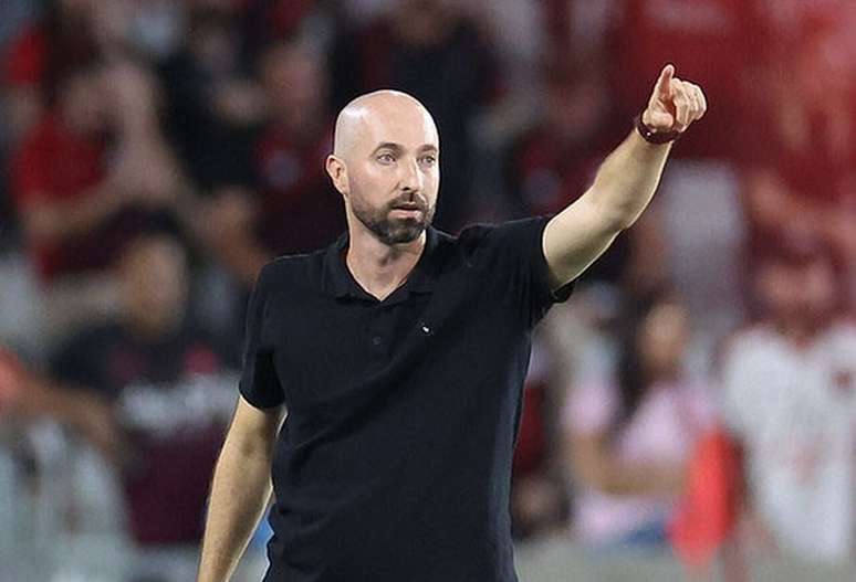 Bell&atilde;o comandou o Botafogo na derrota contra o Athletico &ndash;