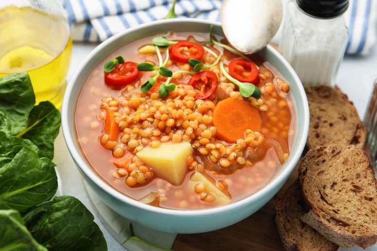 Sopa de lentilha com legumes 