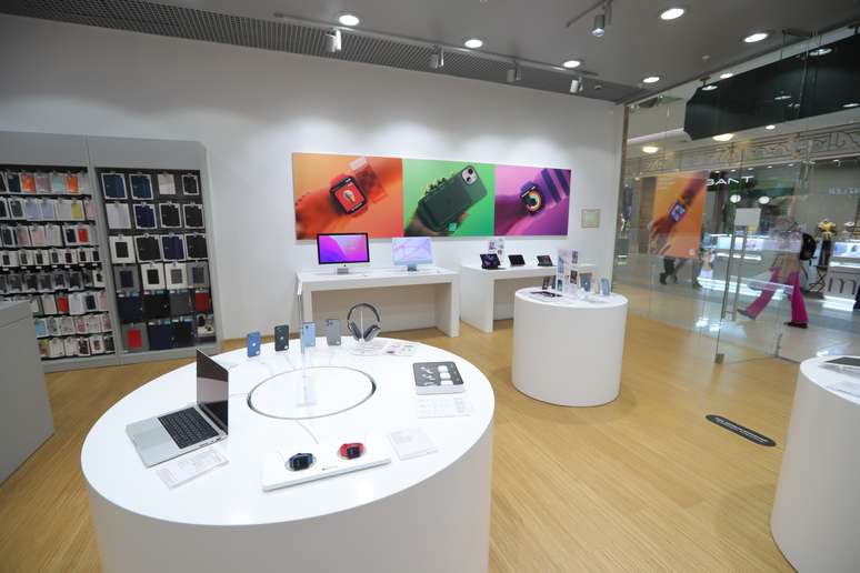 A Guarda Revolucion&aacute;ria do Ir&atilde; aconselhou funcion&aacute;rios dessas empresas a n&atilde;o comparecerem aos seus locais de trabalho