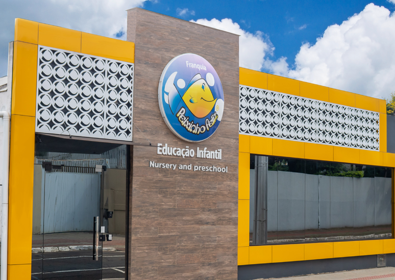 Fachada da escola Peixinho Feliz em Chapec&oacute;, Santa Catarina