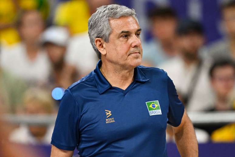 O treinador Jos&eacute; Roberto Guimar&atilde;es recebeu o Terra em seu CT em Barueri, na Grande SP, e falou sobre carreira, investimentos no v&ocirc;lei e 'aposentadoria ideal'