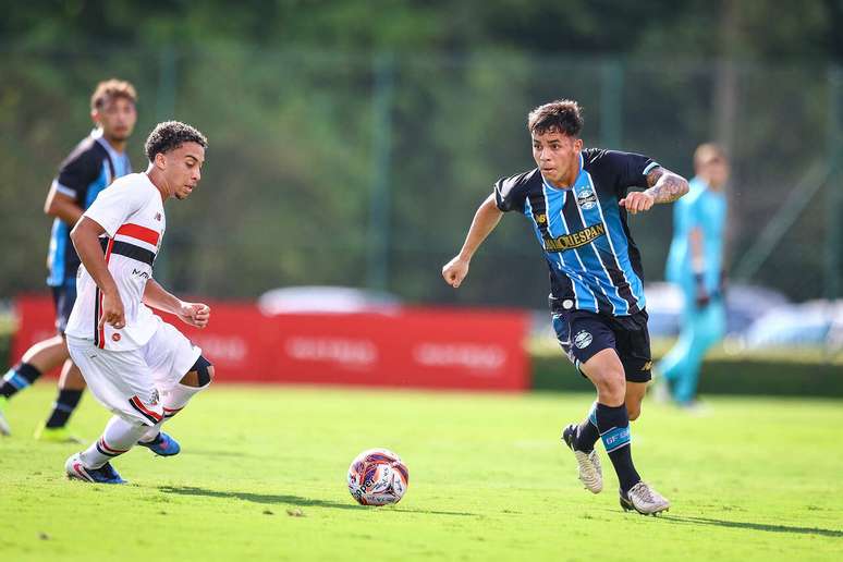 Gr&ecirc;mio deixou provisoriamente a zona do rebaixamento com a vit&oacute;ria &ndash;