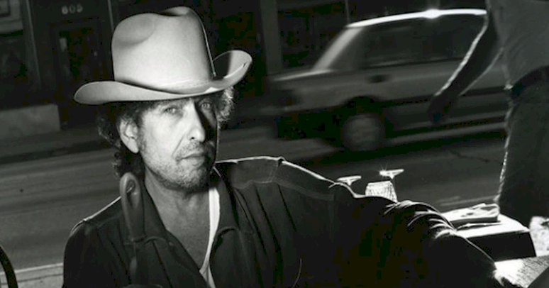 Bob Dylan abre ba&uacute; de mem&oacute;rias: G&ecirc;nio do folk revela cartas e hist&oacute;rias in&eacute;ditas em nova plataforma