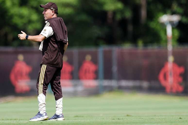 Leonardo Jardim ainda n&atilde;o sabe qual time enviar&aacute; a campo &ndash;