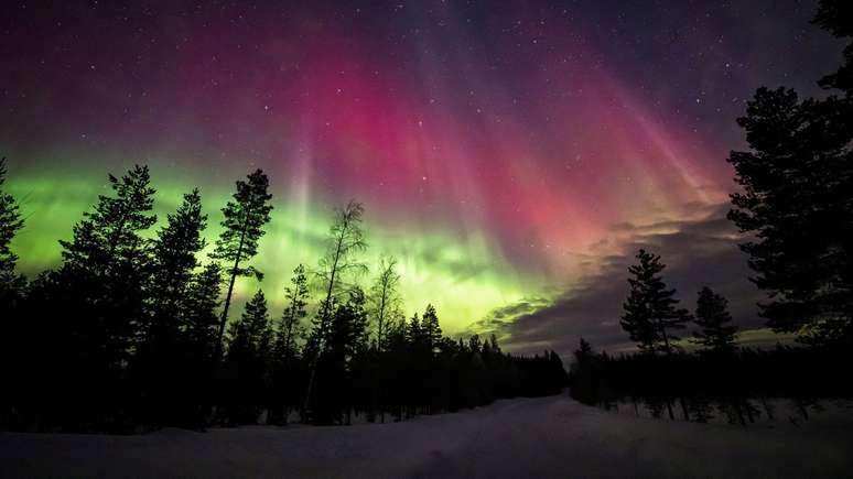 Auroras boreais em Rovaniemi, na Lap&ocirc;nia, um dos maiores atrativos tur&iacute;sticos da Finl&acirc;ndia