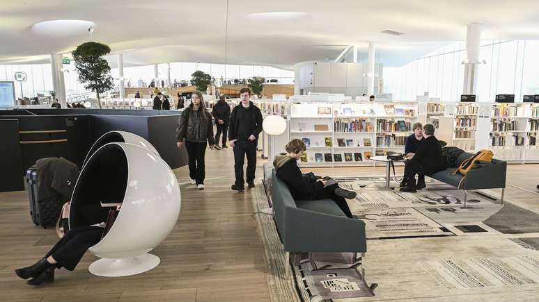 Biblioteca Central de Helsinque Oodi, em Helsinque, capital da Finl&acirc;ndia