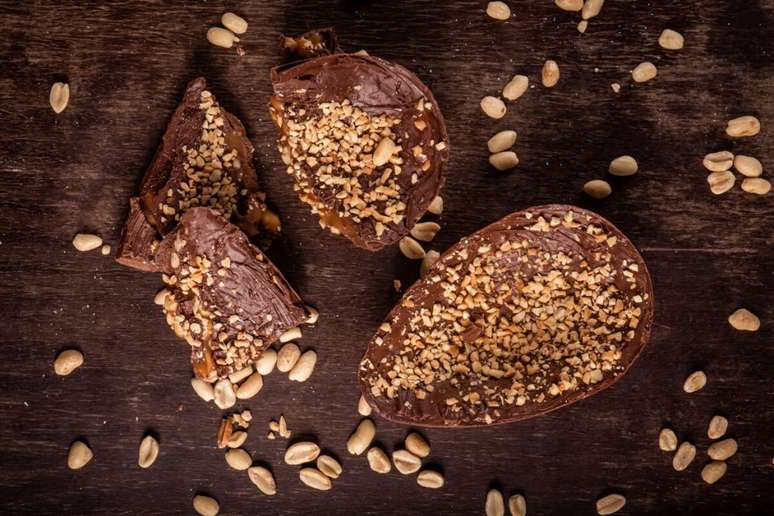 Ovo de P&aacute;scoa recheado com creme de amendoim 