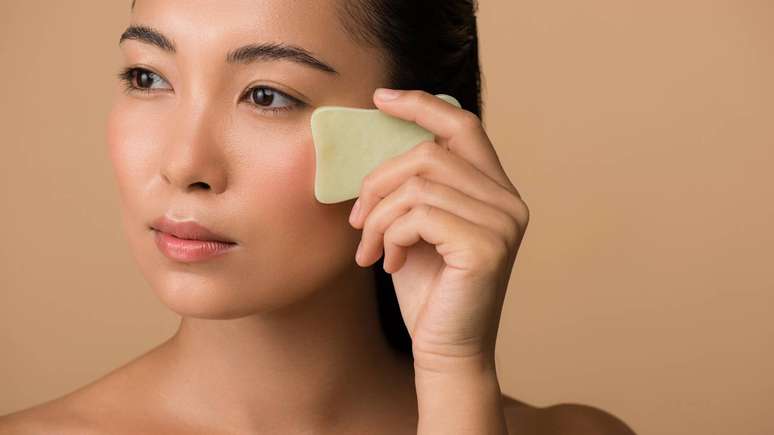 Gua Sha &ndash; depositphotos.com / IgorVetushko